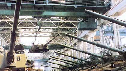 北京一家軍廠,規(guī)模大的員工4300多人,曾是全國(guó)第四大軸承廠