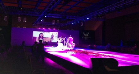 北京朝陽舞臺背景板搭建--專業(yè)音響燈光設(shè)備租賃